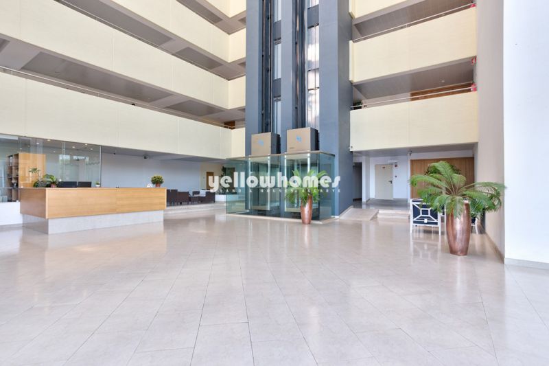 Rare opportunity: Modern 2 bedroom apartment at the Marina of Vilamoura